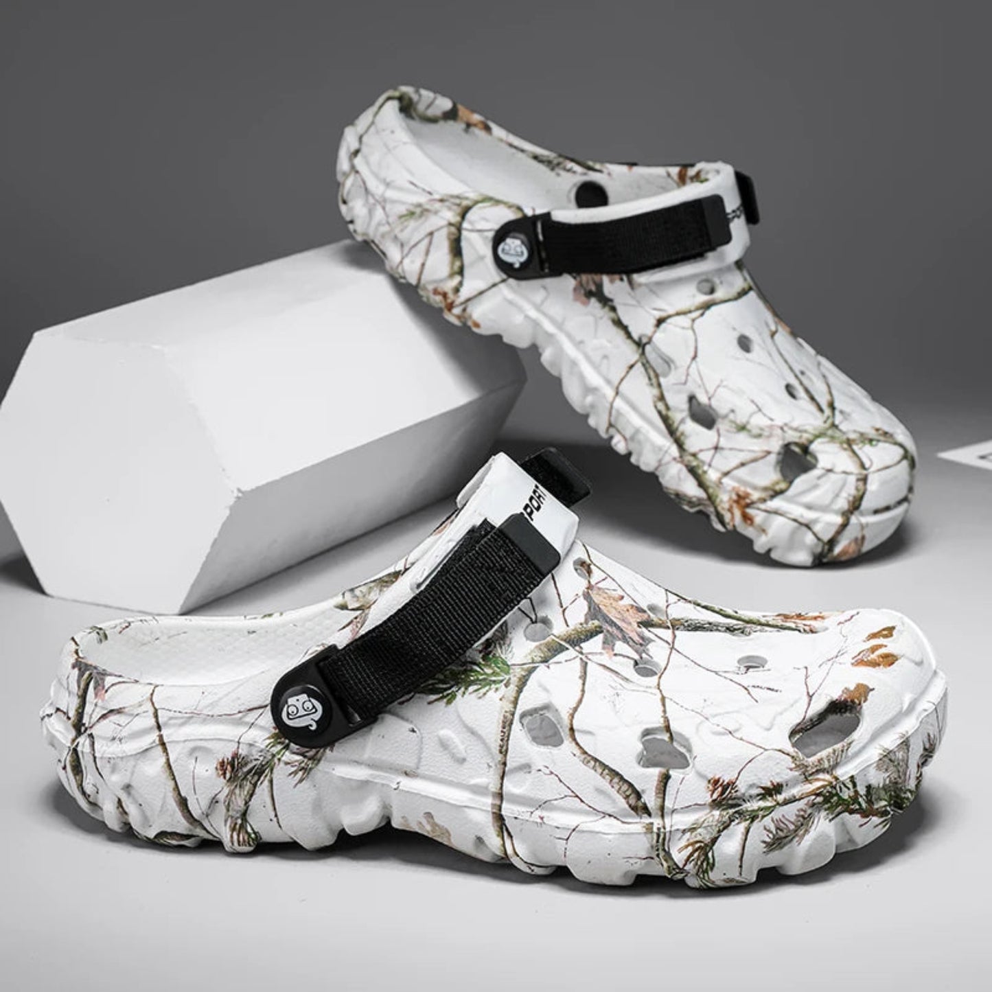 Summer Men's Sandals New Home Garden Shoes Comfortable and Lightweight Men Slippers Non-Slip Soft Bottom Flip Flop Sandals